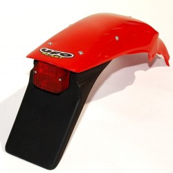 Guardabarros trasero con piloto UFO Honda rojo HO02645-070