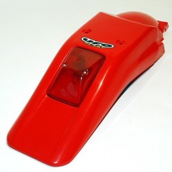 Guardabarros trasero con piloto UFO Honda rojo HO03611-069